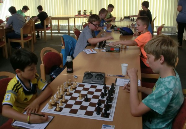 LK U14 von Brett 4 nach 1 auf der linken Seite: Jonas Smetan, Lennox Koch, Kai Ballmeyer, Jamie Gähme gegen Rödingahausen auf der rechten Seite von 1 nach 4 David Kersting, Ben Pertuch, Len auf der Heide, Maximilian Frenzel.