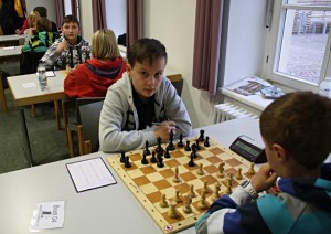 U 14 holt sich mit zwei Siegen und 8:0 Brettpunkten Tabellenführung zurück.