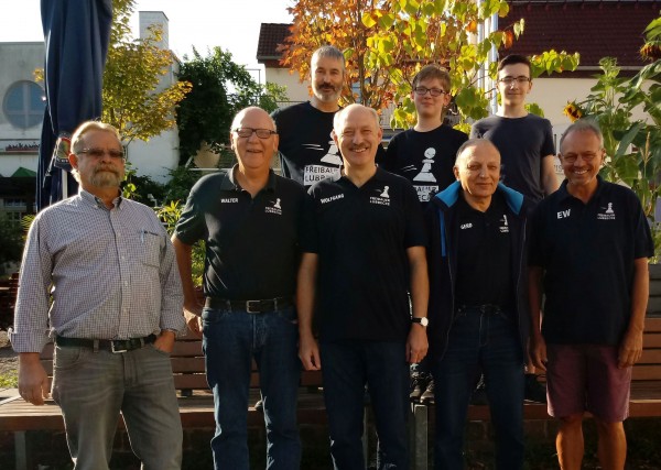 Stammbesetzung Lübbecke 3 in der Saison 2018/2019 v. l. n.r.: Bernd Wedhorn, Walter Hallmann, Thorsten Schlegel, Wolfgang Spaar, Lennox Koch, Gerhard Petzke, Ole Greve und Erhardt Wendt (es fehlen Francesco Belmont und Rhys Tedeschi)